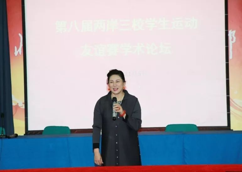 北京大学体育教研部书记张锐教授代表体教部全体老师向台湾大学和香港